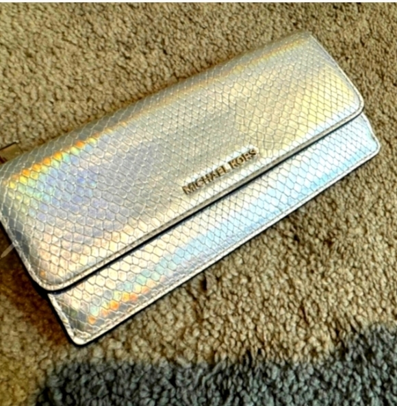 Rare htf Michael kors holographic snakeskin wallet - Picture 2 of 3